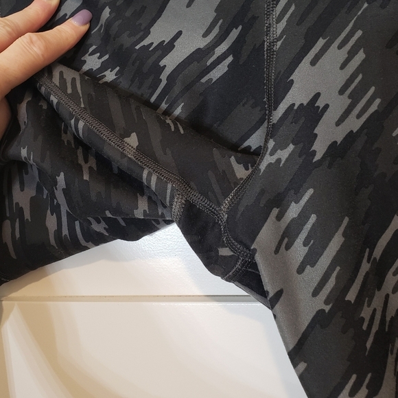 Nike Dri-Fit Mid-rise Camo Leggings Size Small Dark Smoke Grey One Legend Pant - Picture 9 of 14